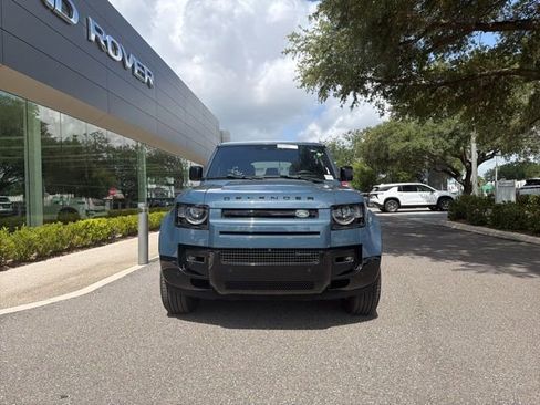 Used 2022 Land Rover Defender 110 X-Dynamic SE AWD/4WD image 2