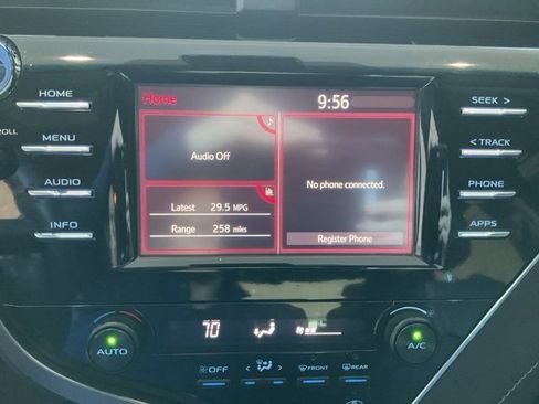 Used 2018 Toyota Camry L image 14