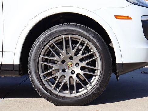 Used 2018 Porsche Cayenne Platinum Edition image 59