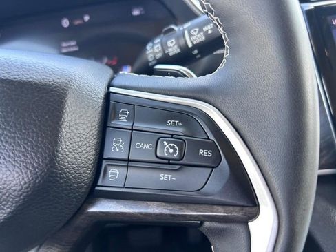 Used 2023 Jeep Grand Cherokee Limited image 13