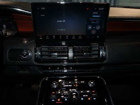 Used 2024 Lincoln Navigator L Reserve image 18