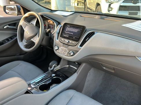 Used 2025 Chevrolet Malibu LT image 17