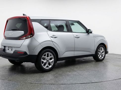 Used 2025 Kia Soul LX w/ LX Technology Package image 9