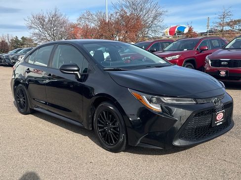 Used 2021 Toyota Corolla LE image 9