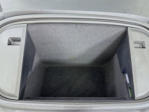 Used 2024 Porsche Taycan image 32