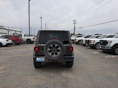 Used 2018 Jeep Wrangler Unlimited Sahara AWD/4WD image 4