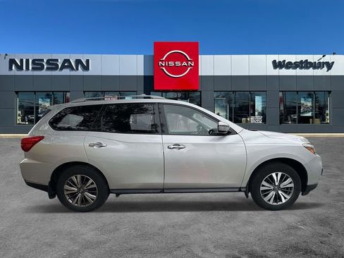 Used 2019 Nissan Pathfinder S image 2