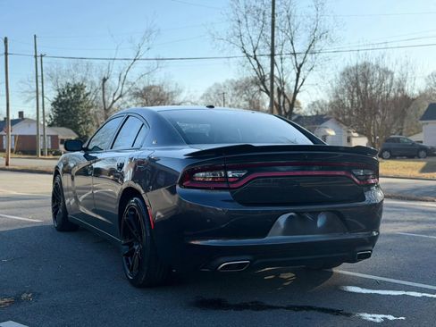 Used 2020 Dodge Charger SXT w/ Leather Interior Group RWD image 4