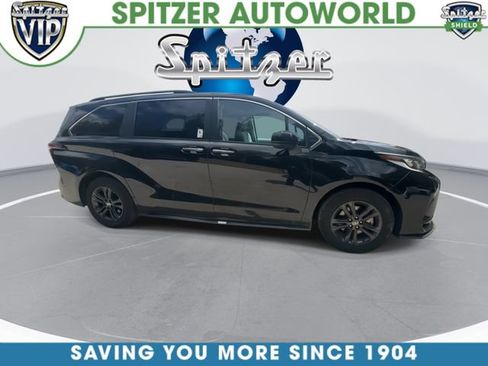 Used 2024 Toyota Sienna XSE AWD/4WD image 11
