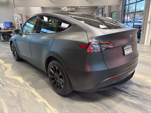 Used 2022 Tesla Model Y Long Range image 30