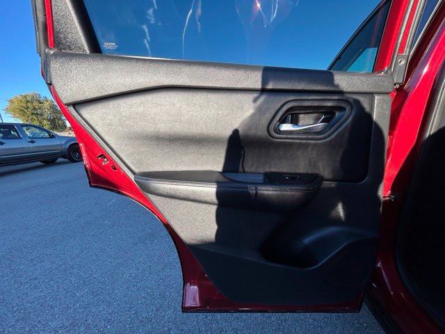 Used 2025 Nissan Rogue SV AWD/4WD image 37