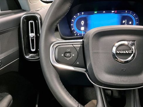 Used 2025 Volvo XC40 B5 Core image 19