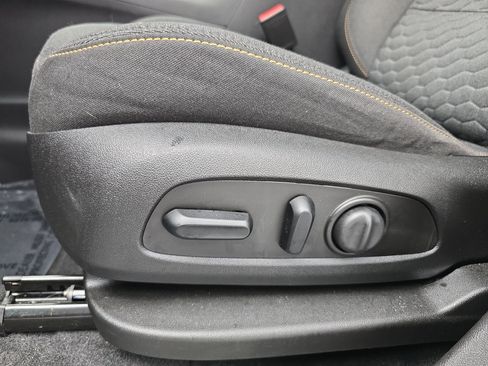 Used 2020 Chevrolet Equinox LT FWD image 27