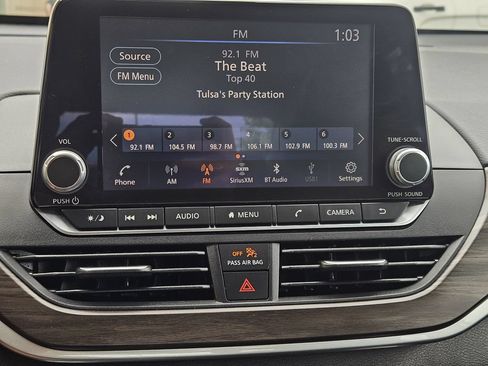 Used 2024 Nissan Altima 2.5 SV FWD image 13