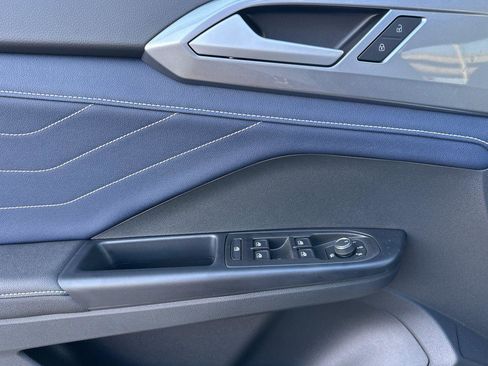 New 2026 Volkswagen Taos SEL image 10