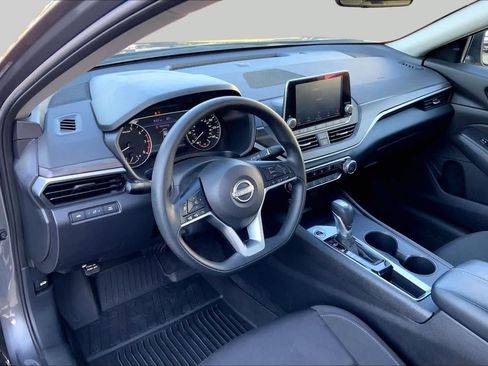 Used 2025 Nissan Altima 2.5 SV FWD image 18