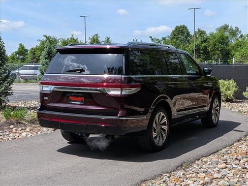 Used 2024 Lincoln Navigator Reserve AWD/4WD image 5