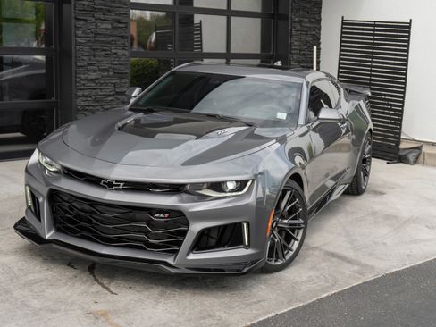 Used 2019 Chevrolet Camaro ZL1 RWD image 4