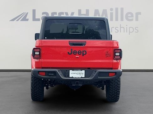 New 2025 Jeep Gladiator Willys image 4