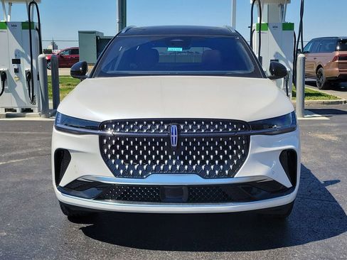 New 2026 Lincoln Nautilus Reserve AWD/4WD image 2