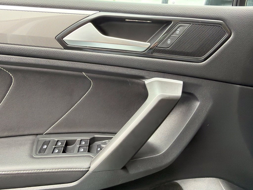 Used 2023 Volkswagen Tiguan SE R-Line FWD image 26