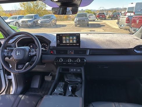 Used 2025 Honda Pilot TrailSport image 21