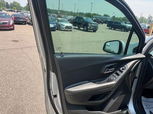Used 2018 Chevrolet Trax LS image 10