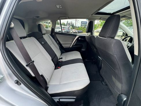 Used 2017 Toyota RAV4 XLE AWD/4WD image 12