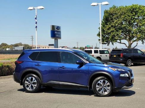 Used 2021 Nissan Rogue SV w/ Premium Package FWD image 3