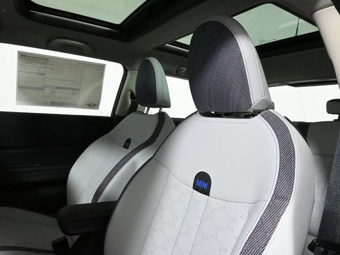 Used 2025 MINI Cooper 2-Door Hardtop image 16