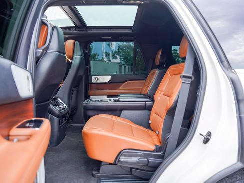 Used 2021 Lincoln Navigator Reserve AWD/4WD image 37