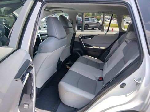 Used 2019 Toyota RAV4 XLE Premium FWD image 13