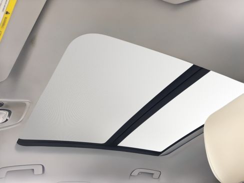 Used 2022 Audi e-tron Premium Plus w/ Premium Plus Package image 18