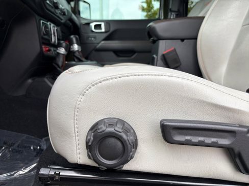 Used 2021 Jeep Gladiator Mojave AWD/4WD image 20