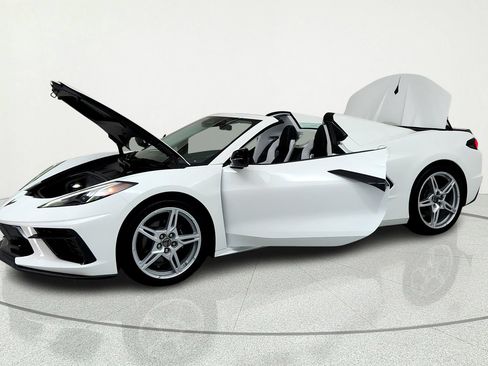 Used 2024 Chevrolet Corvette Stingray Premium Conv w/ Battery Protection Package RWD image 9