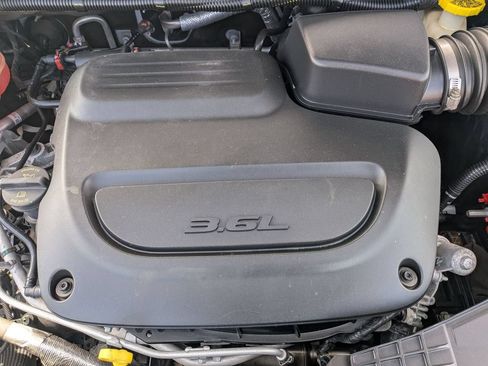 Used 2023 Chrysler Pacifica Touring-L FWD image 37