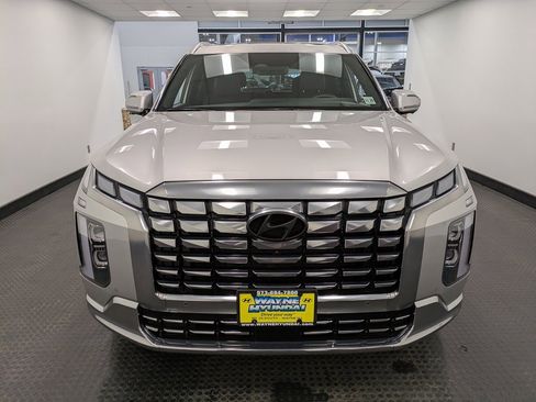 Used 2024 Hyundai Palisade Calligraphy image 2