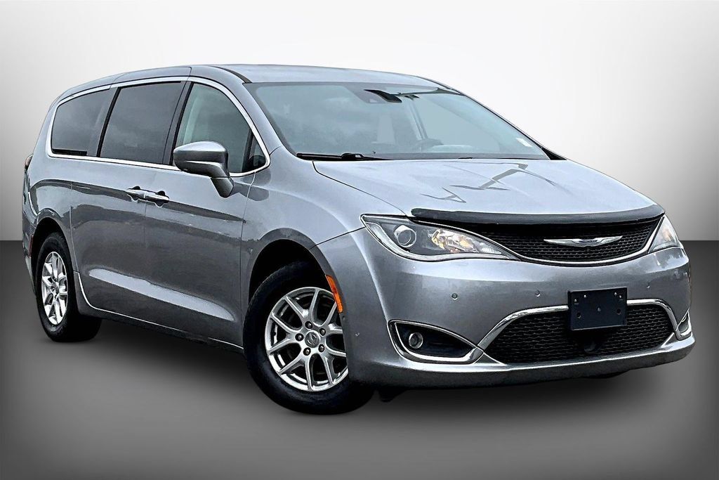 Used 2020 Chrysler Pacifica Touring w/ Advanced Safetytec Group FWD image 3