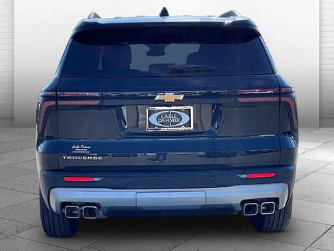 Used 2026 Chevrolet Traverse LT FWD image 3
