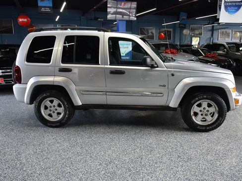 Used 2006 Jeep Liberty Sport AWD/4WD image 2