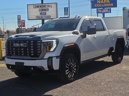 Used 2024 GMC Sierra 2500 Denali Ultimate image 2