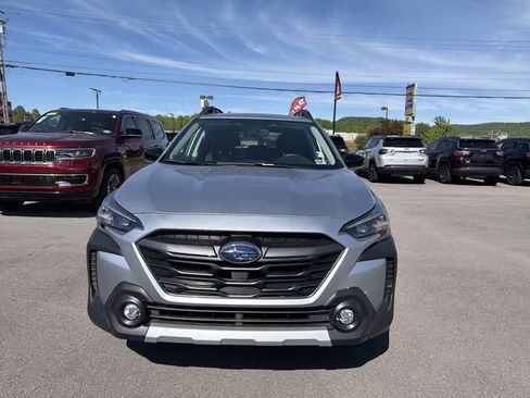 Used 2025 Subaru Outback Limited AWD/4WD image 2