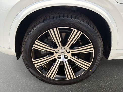 Certified 2024 Volvo XC90 T8 Core AWD/4WD image 10