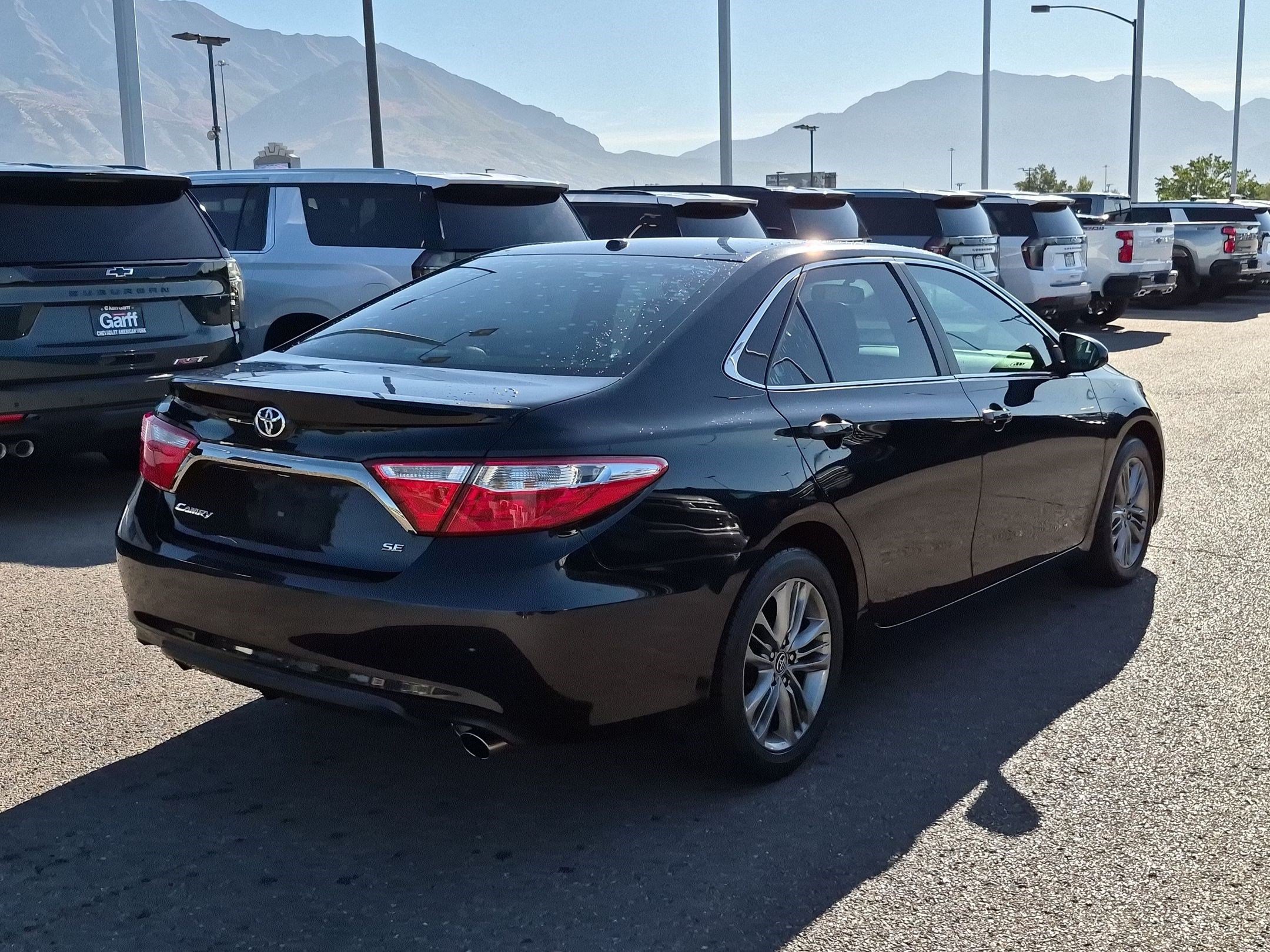 Used 2015 Toyota Camry SE w/ Moonroof Package FWD image 3