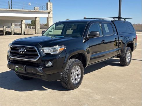 Used 2017 Toyota Tacoma SR5 w/ Tow Package image 3
