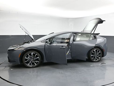 New 2025 Toyota Prius Plug-In Hybrid FWD image 39