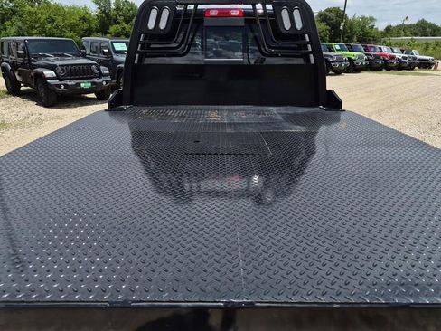 Used 2024 RAM 3500 Tradesman w/ Chrome Appearance Group AWD/4WD image 9