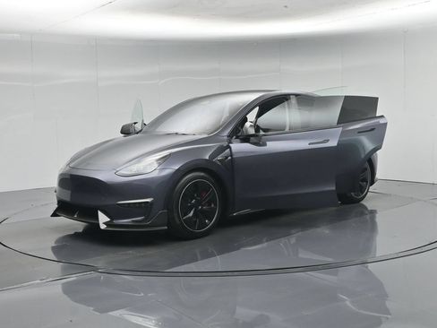 Used 2023 Tesla Model Y Long Range AWD/4WD image 30