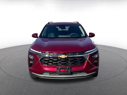 Used 2025 Chevrolet Trax LT image 3