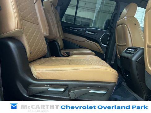 Used 2022 Cadillac Escalade Premium Luxury w/ Performance Package AWD/4WD image 35